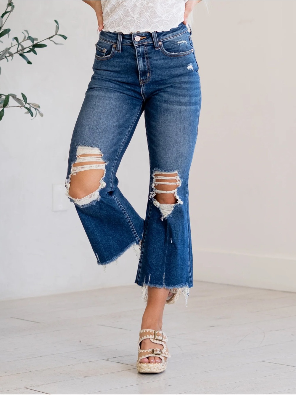 BROOKLYN MID RISE DISTRESSED CROPPED FIT